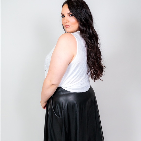 Plus Size Faux Leather Maxi Skirt - Picture 6 of 7